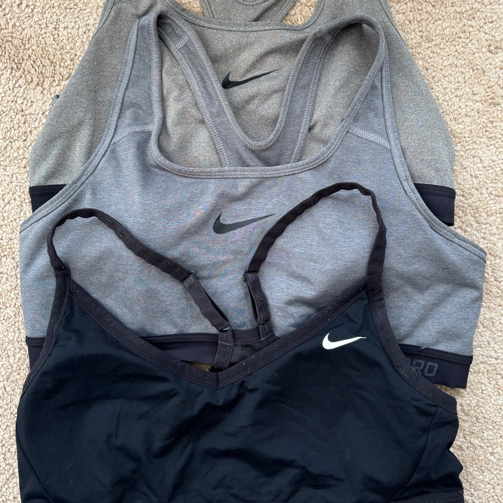 Nike sportsbras size L